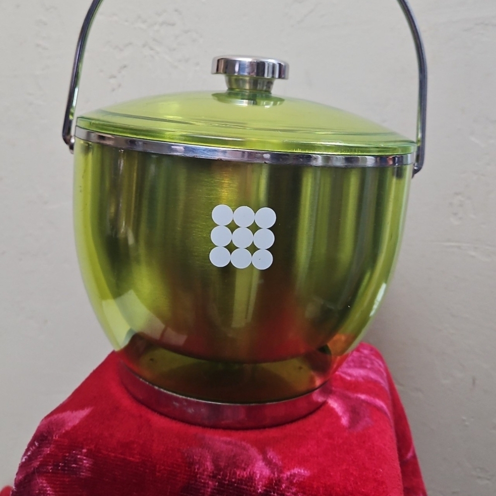 MCM Retro Spring Green Ice BucketBuck